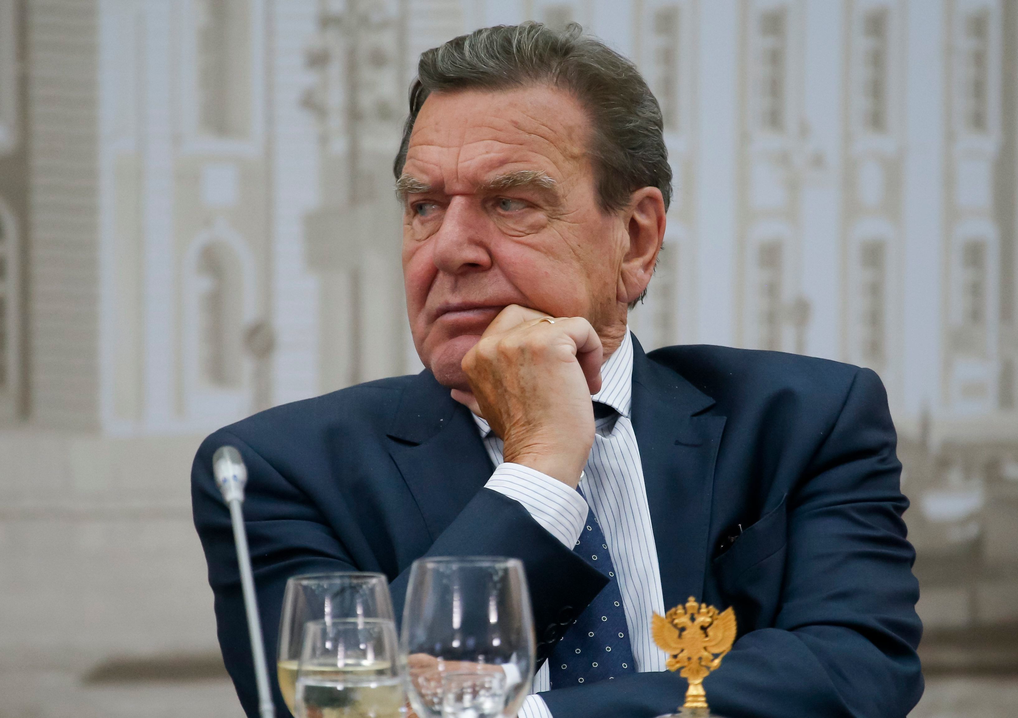 Gerhard Schröder ist bei der SPD wegen seiner Nähe zu Russland und mehreren Verfehlungen aus Sicht der Partei längst kein gern gesehener Gast mehr. (Archivbild)