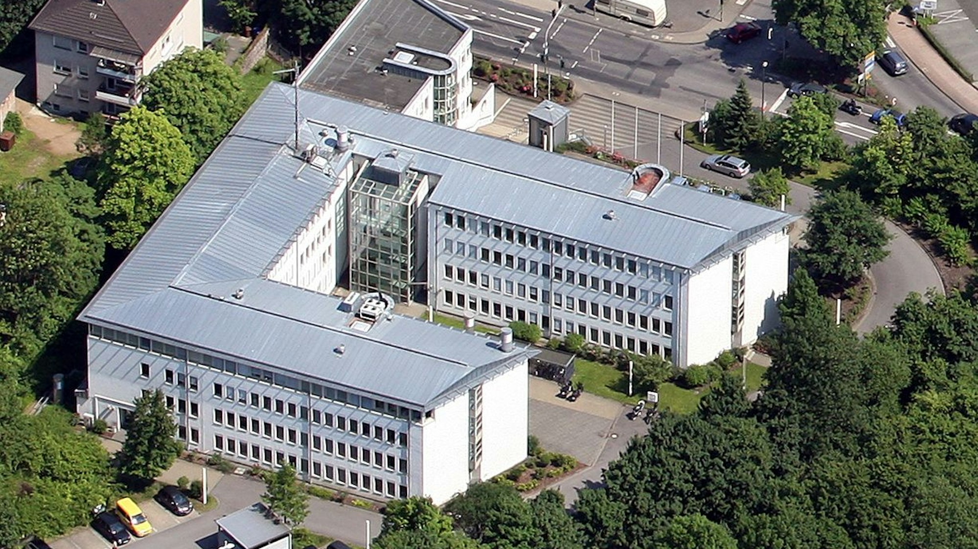 Das Foto zeigt das Gebäude der Kreispolizei in Bergisch Gladbach