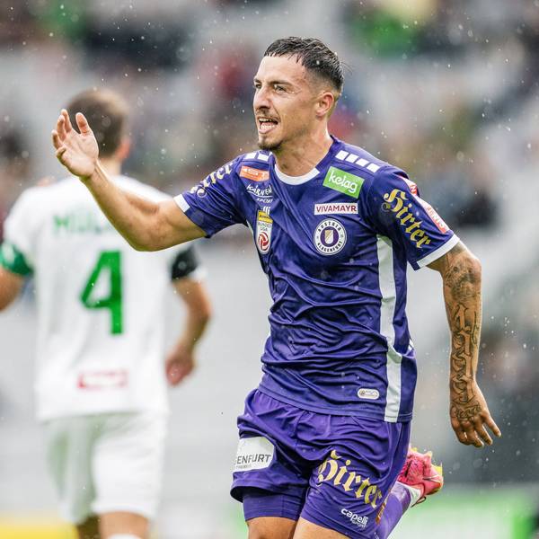 Fußballer Sinan Karweina in Nahaufnahme während eines Fußballspiels.