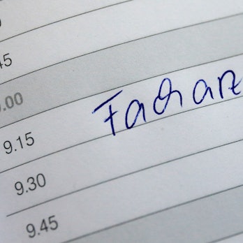 Facharzt wurde in einen Terminkalender eingetragen. 
Wer einen Termin ausmacht, sollte auch hingehen. Oder zumindest absagen.