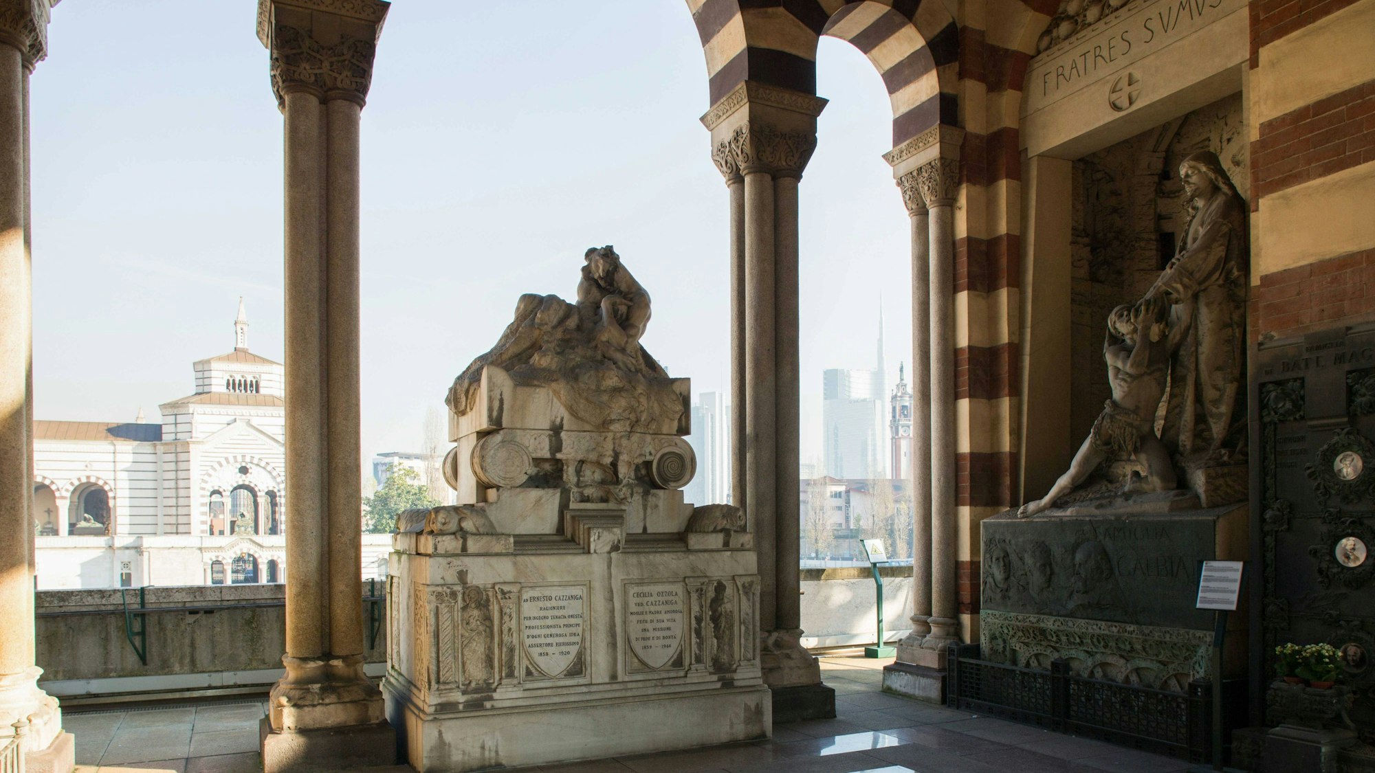 Auf diesem Bild ist die Granve der Familie Galbiati von Enrico Butti in Mailand zu sehen. Eine Statue des italienischen Bildhauers wurde nun offenbar von deutschen Influencern zerstört. (Symbolbild)