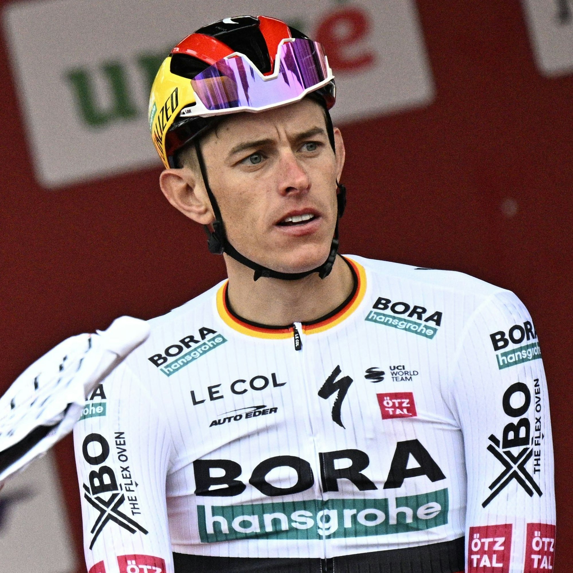 Nils Politt aus Deutschland vom Team Bora-Hansgrohe am Start des eintägigen Radrennens.