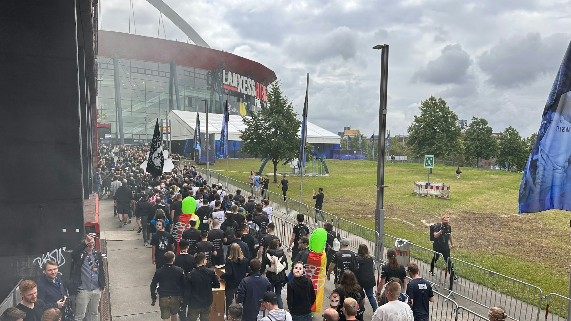 Ankunft der Counter-Strike-Fans an der Lanxess-Arena
