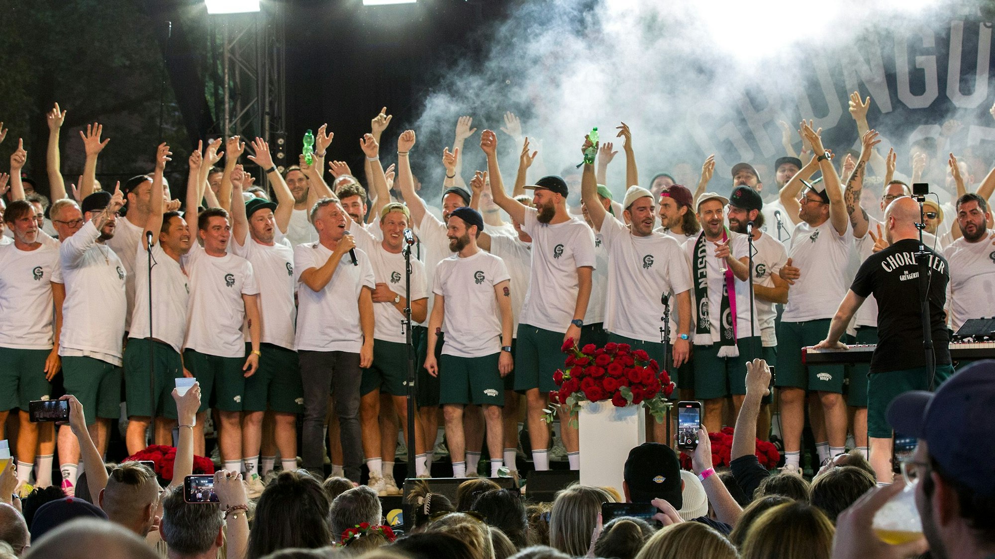 Grüngürtelrosen mit Bastian Campmann von Kasalla auf der Tanzbrunnen-Bühne