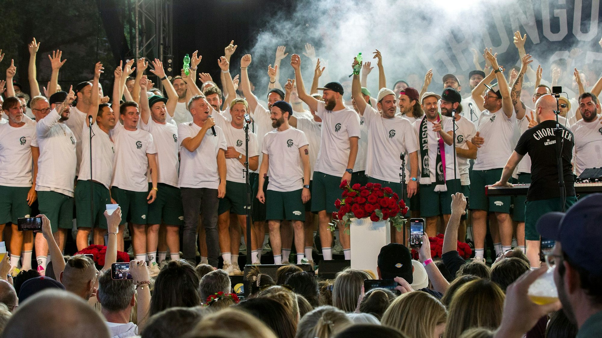 "Die Grüngürtelrosen" auf der Bühne im Tanzbrunnen