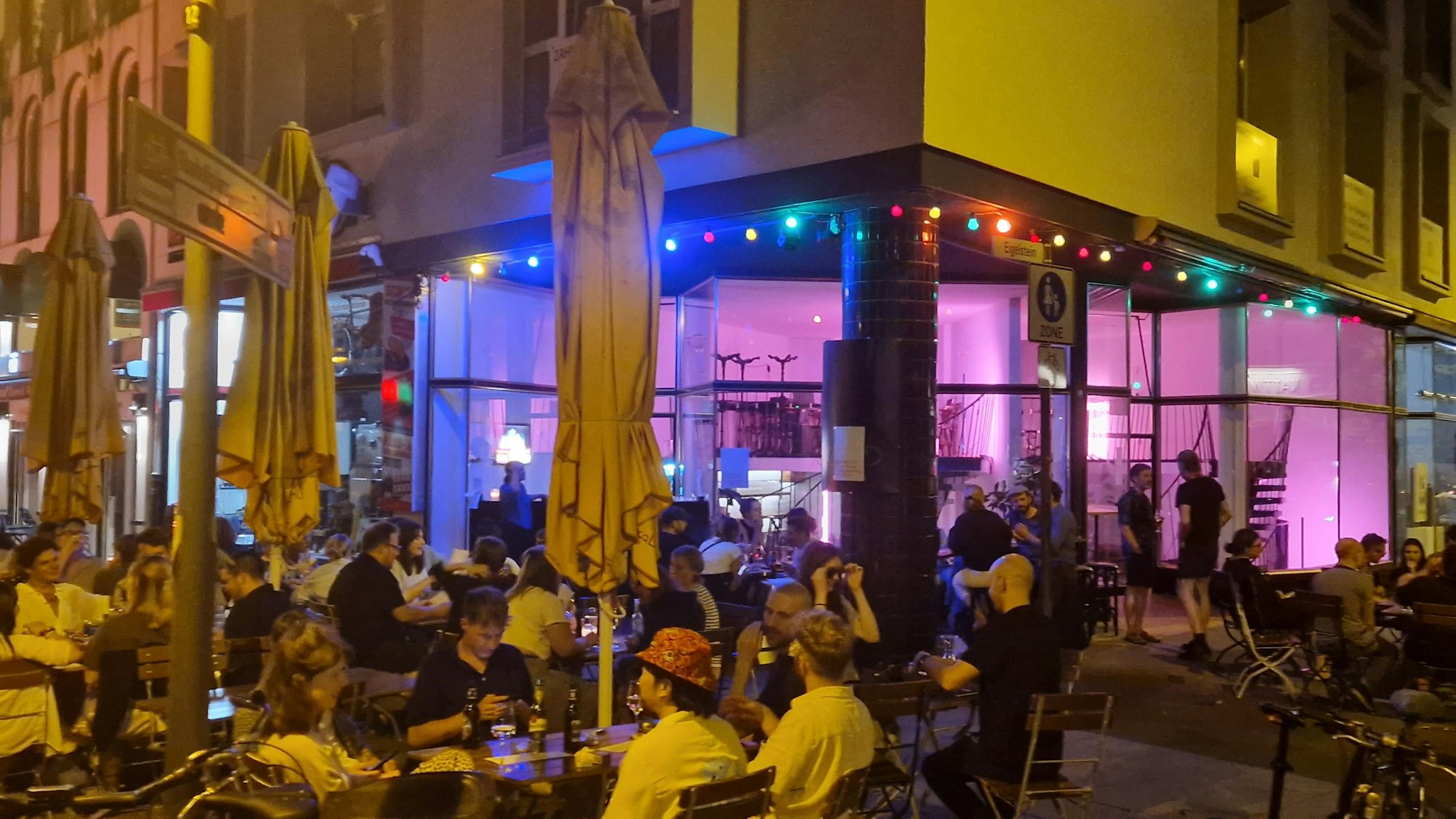 Die Terrasse des „Oté“ wurde auch vor der offiziellen Eröffnung schon bespielt.