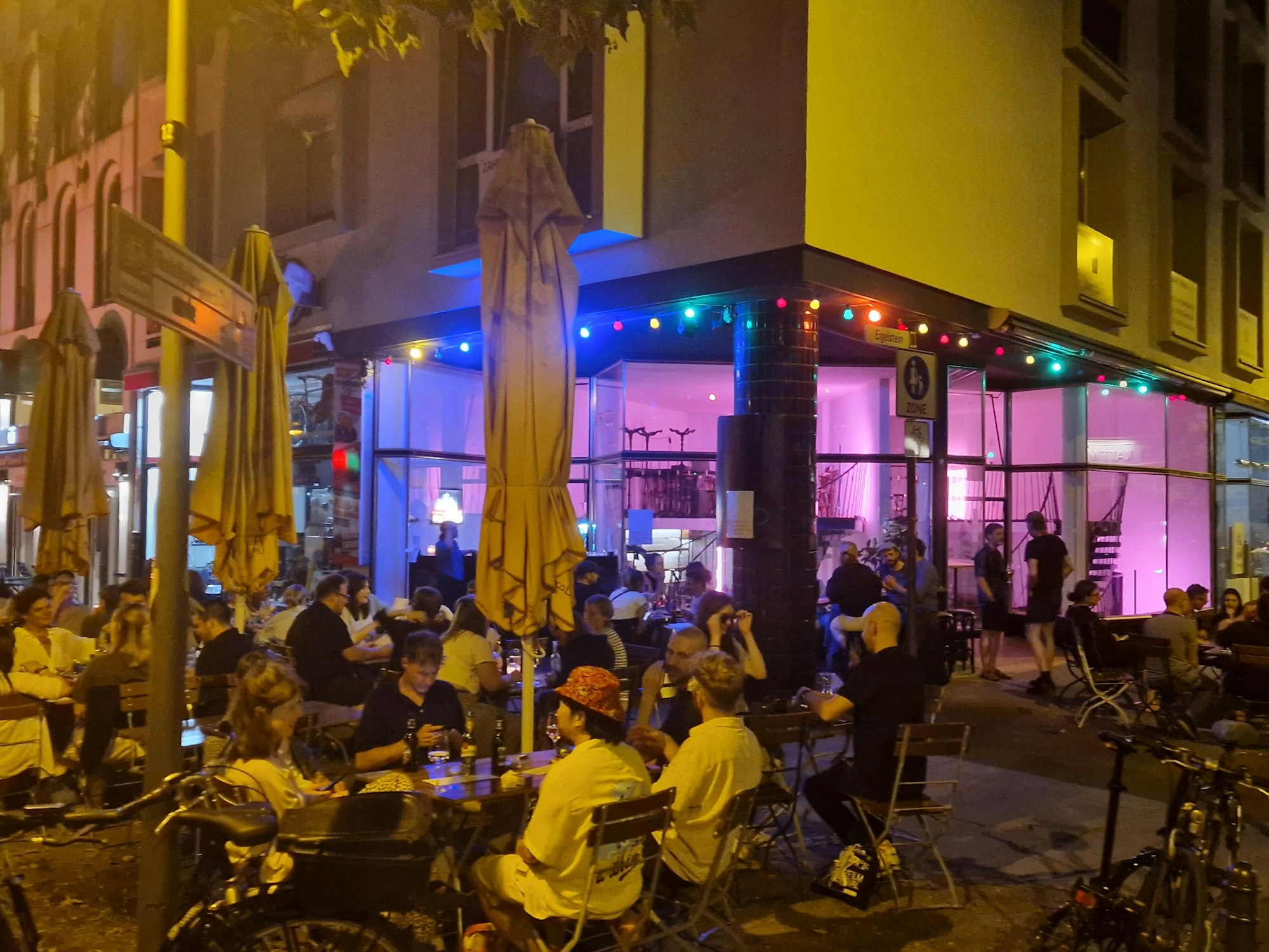 Die Terrasse des „Oté“ wurde auch vor der offiziellen Eröffnung schon bespielt.