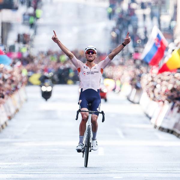 Mathieu van der Poel aus den Niederlanden jubelt über seinen Sieg.