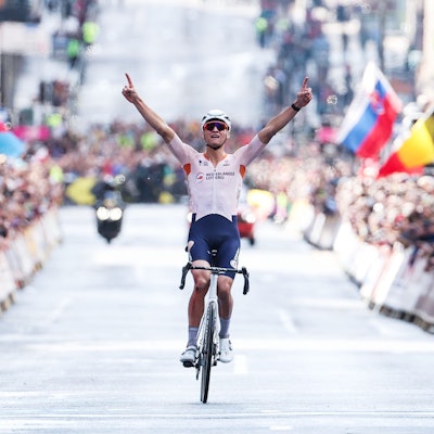 Mathieu van der Poel aus den Niederlanden jubelt über seinen Sieg.