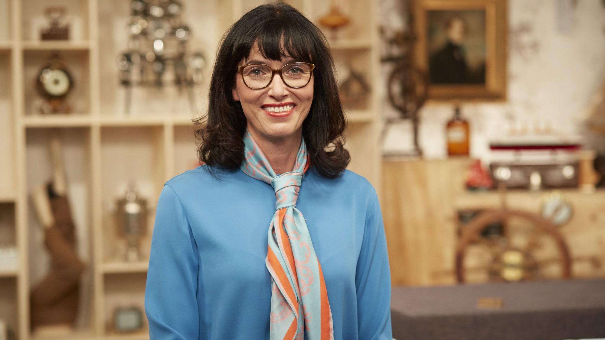 Heide Rezepa-Zabel schätzt in der ZDF-Trödelshow „Bares für Rares“ den Wert von Schmuck und antiken Objekten. Auch außerhalb der Show wird sie nach ihrer Einschätzung gefragt.
