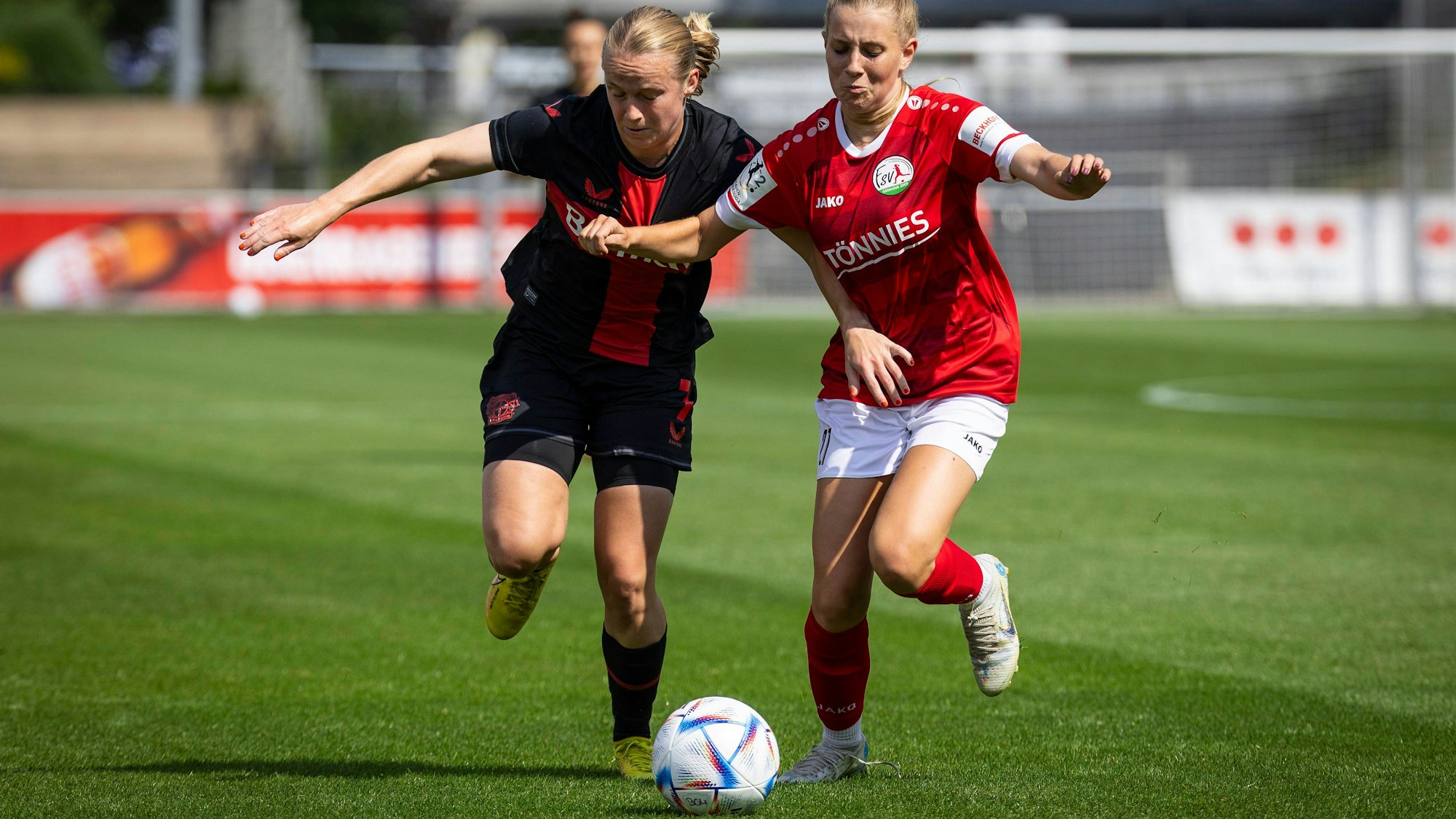 Testspiel Bayer 04 Leverkusen vs. FSV Guetersloh, 05.08.2023 Cecilie Johansen 7, Bayer 04 Leverkusen , Emilia Deppe 27, FSV Guetersloh waehrend dem Testspiel Bayer 04 Leverkusen vs. FSV Guetersloh am 05.08.2023 im Ulrich-Haberland-Stadion in Leverkusen. DFL REGULATIONS PROHIBIT ANY USE OF PHOTOGRAPHS AS IMAGE SEQUENCES AND/OR QUASI-VIDEO. *** Test match Bayer 04 Leverkusen vs FSV Guetersloh, 05 08 2023 Cecilie Johansen 7, Bayer 04 Leverkusen , Emilia Deppe 27, FSV Guetersloh during the test match Bayer 04 Leverkusen vs FSV Guetersloh on 05 08 2023 at Ulrich Haberland Stadium in Leverkusen DFL REGULATIONS PROHIBIT ANY USE OF PHOTOGRAPHS AS IMAGE SEQUENCES AND OR QUASI VIDEO Copyright: xBEAUTIFULxSPORTS/AxelxKohringx