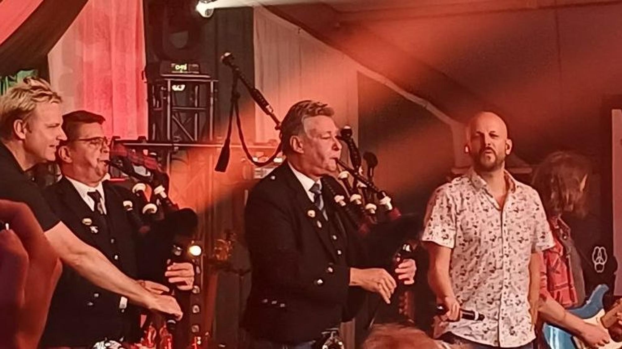 100. Schützenfest Burscheid Die Bläck Fööss . Foto: Violetta Gniß