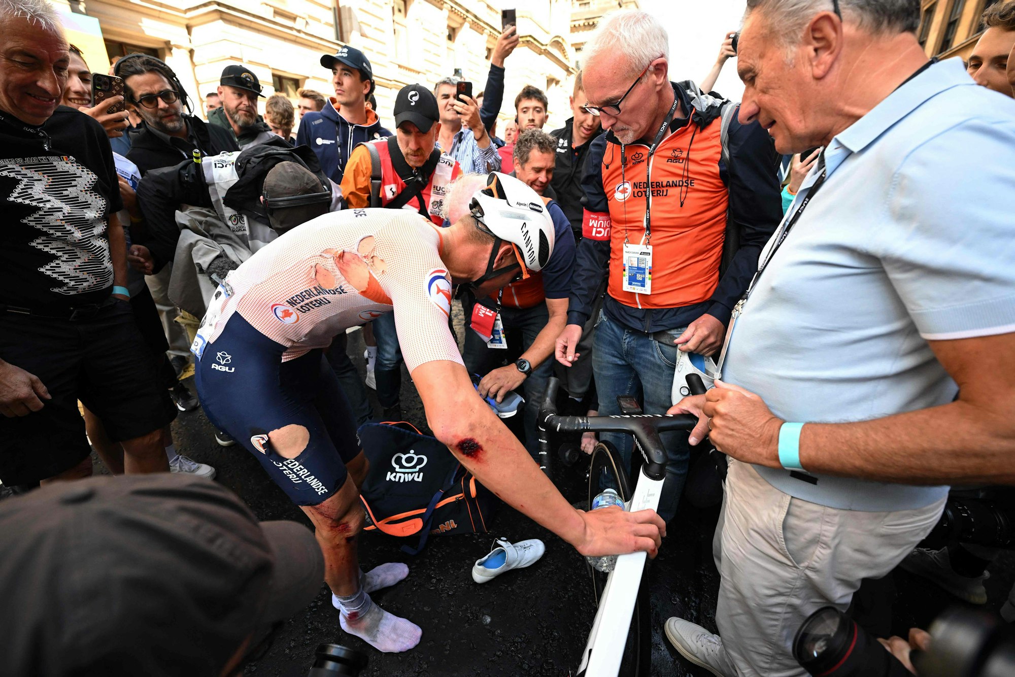 Mathieu van der Poel kurz nach seinem Sieg in Glasgow – den er trotz Sturz und kaputtem Schuh schaffte.
