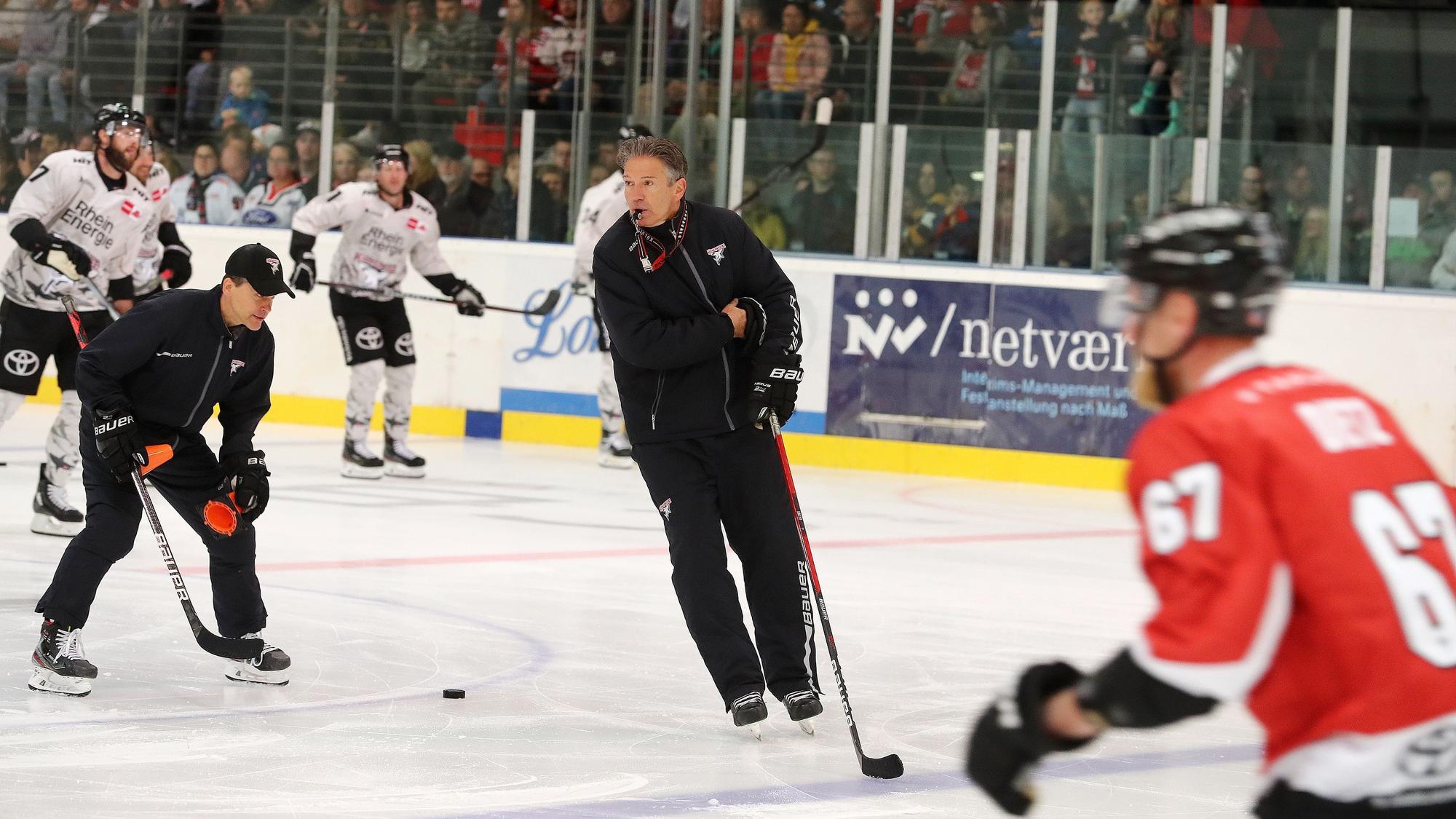 KEC-Trainer Uwe Krupp beim Auftakt der Saisonvorbereitung in der Kölnarena 2.