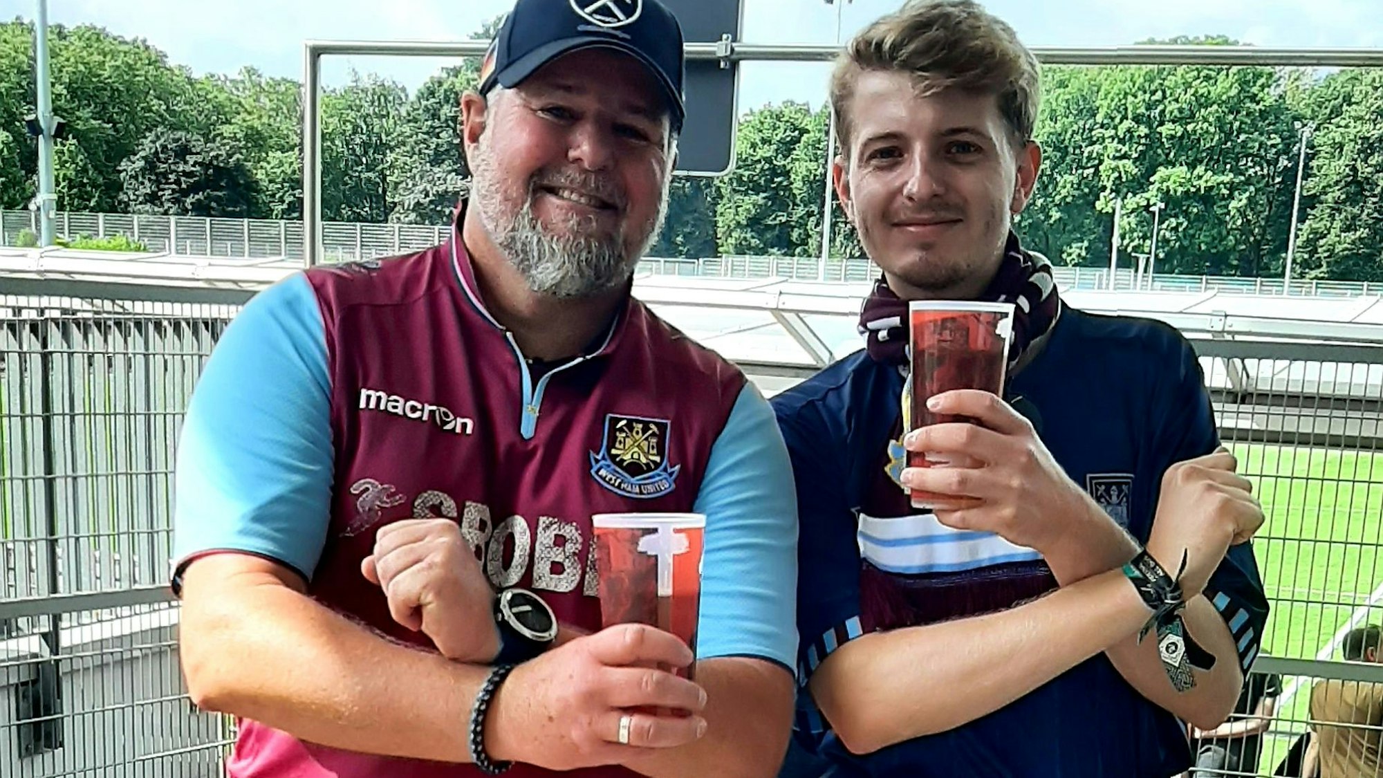 West-Ham-Fans in Leverkusen.