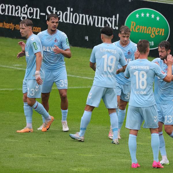Mark Uth traf bei seinem Startelf-Comeback zum 1:0 gegen Ajax Amsterdam.