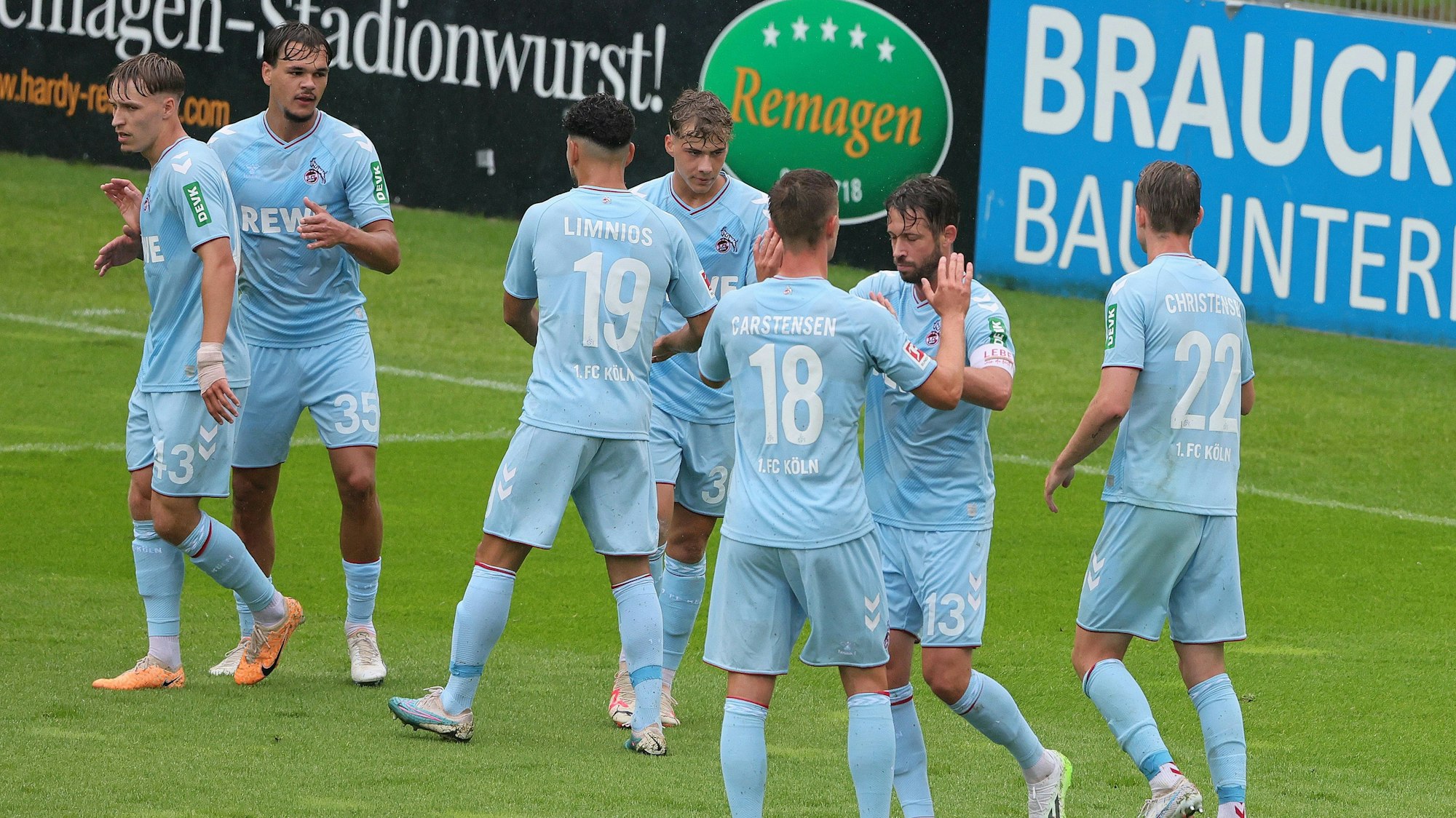 Mark Uth traf bei seinem Startelf-Comeback zum 1:0 gegen Ajax Amsterdam.