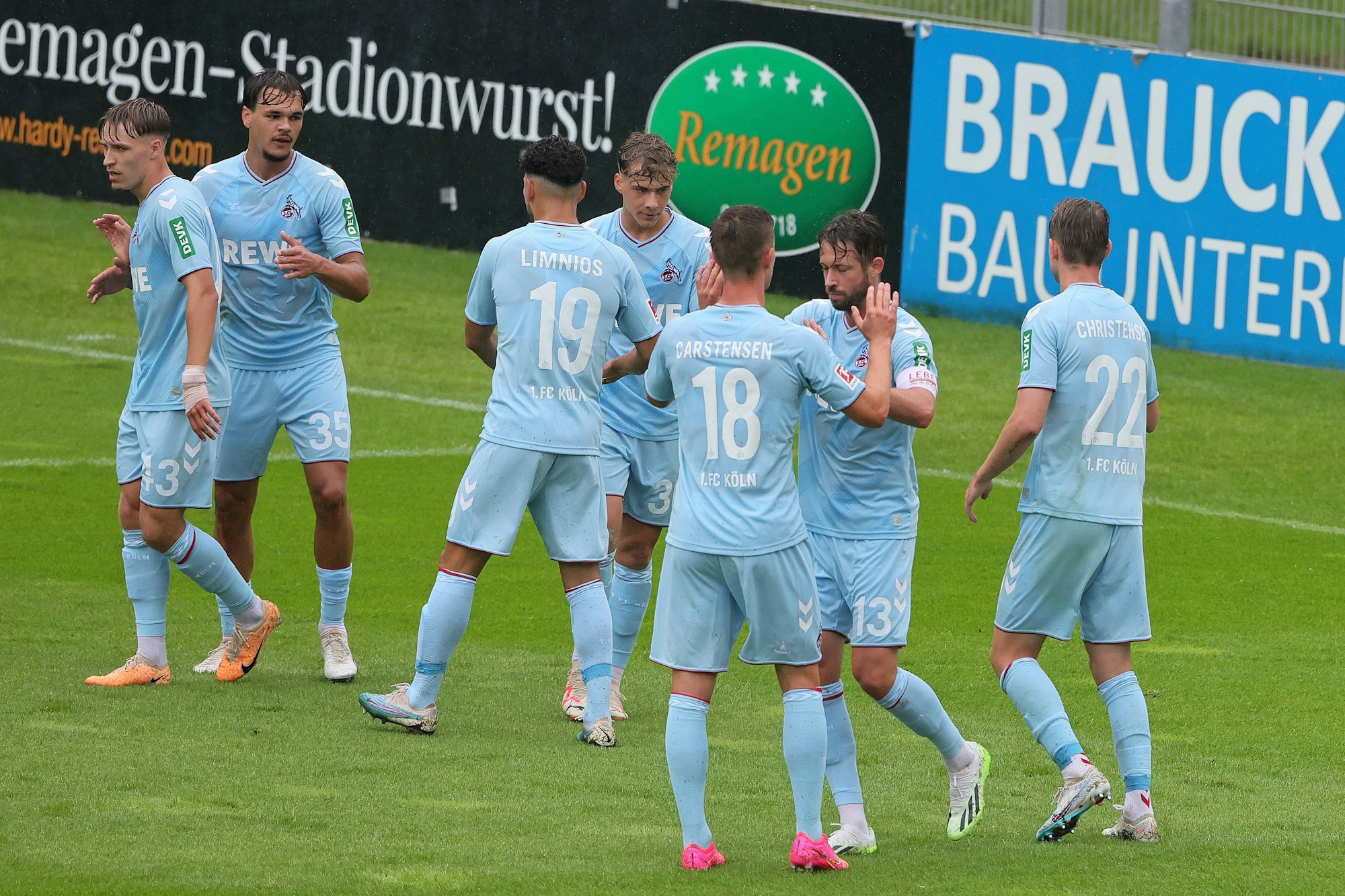 Mark Uth (Nummer 13) brachte den FC am Sonntag im Test gegen Ajax mit 1:0 in Führung.