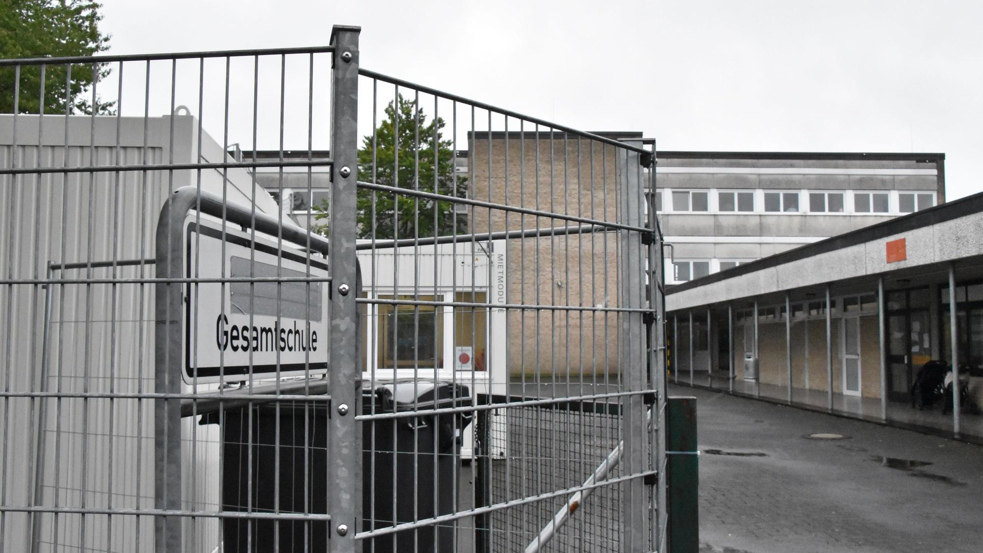 Der Haupteingang zur Gesamtschule Windeck.