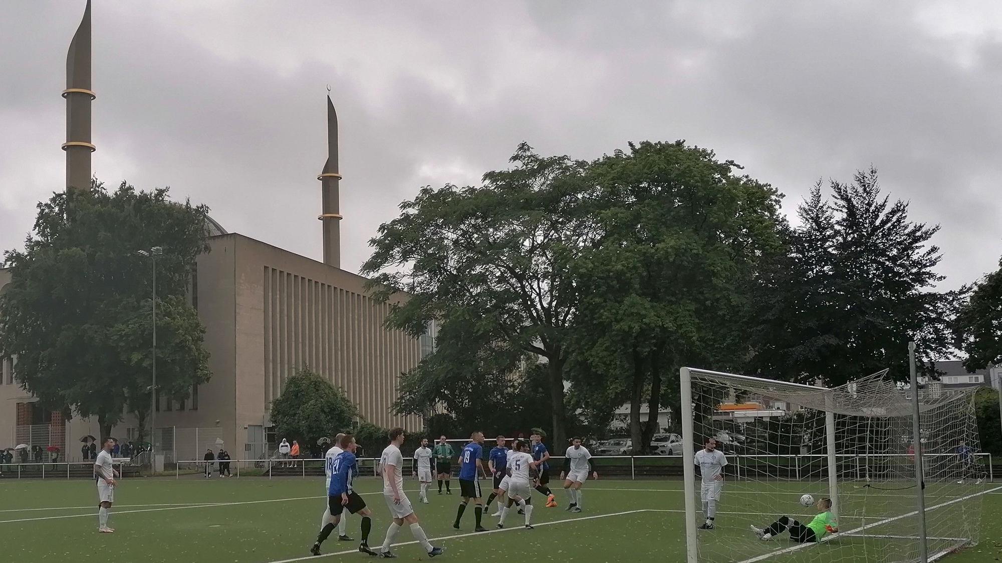 Fußball-Kreispokal in Köln, 2. Runde, Hellas FC Köln - SV Adler Dellbrück,
