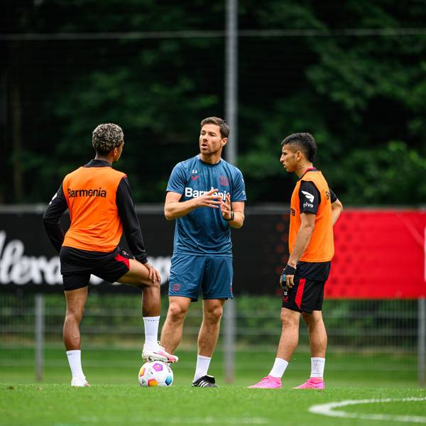 Im Gespräch mit Arthur und Gustavo Puerta: Bayer-04-Trainer Xabi Alonso