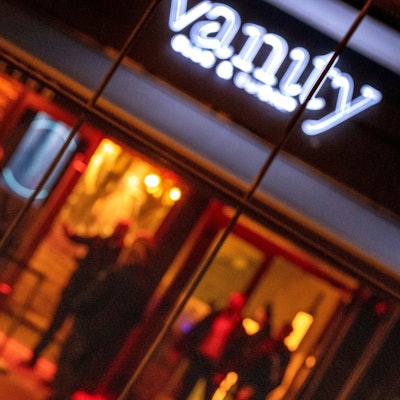 Blick auf die Fassade des Vanity.
