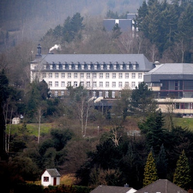 Das Kurhaus in Bad Münstereifel thront über der Stadt.