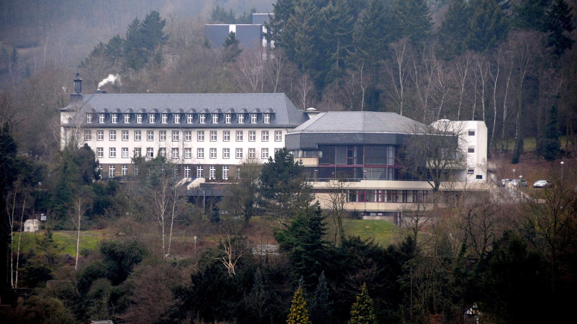 Das Kurhaus in Bad Münstereifel thront über der Stadt.