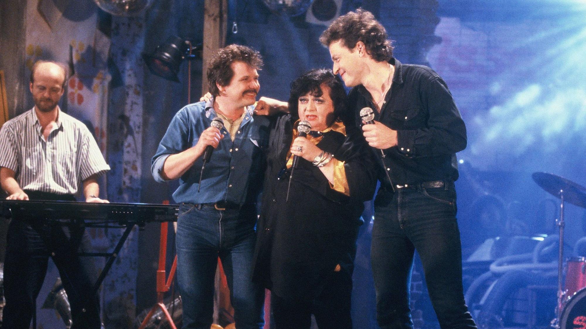 Die Musiker Tommy Engel, Trude Herr und Wolfgang Niedecken bei einem gemeinsamen Auftritt im Jahre 1987.