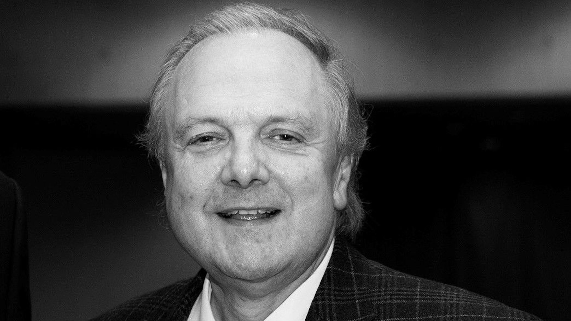 Ein schwarz-weißes Porträt von Jürgen Knabe.
