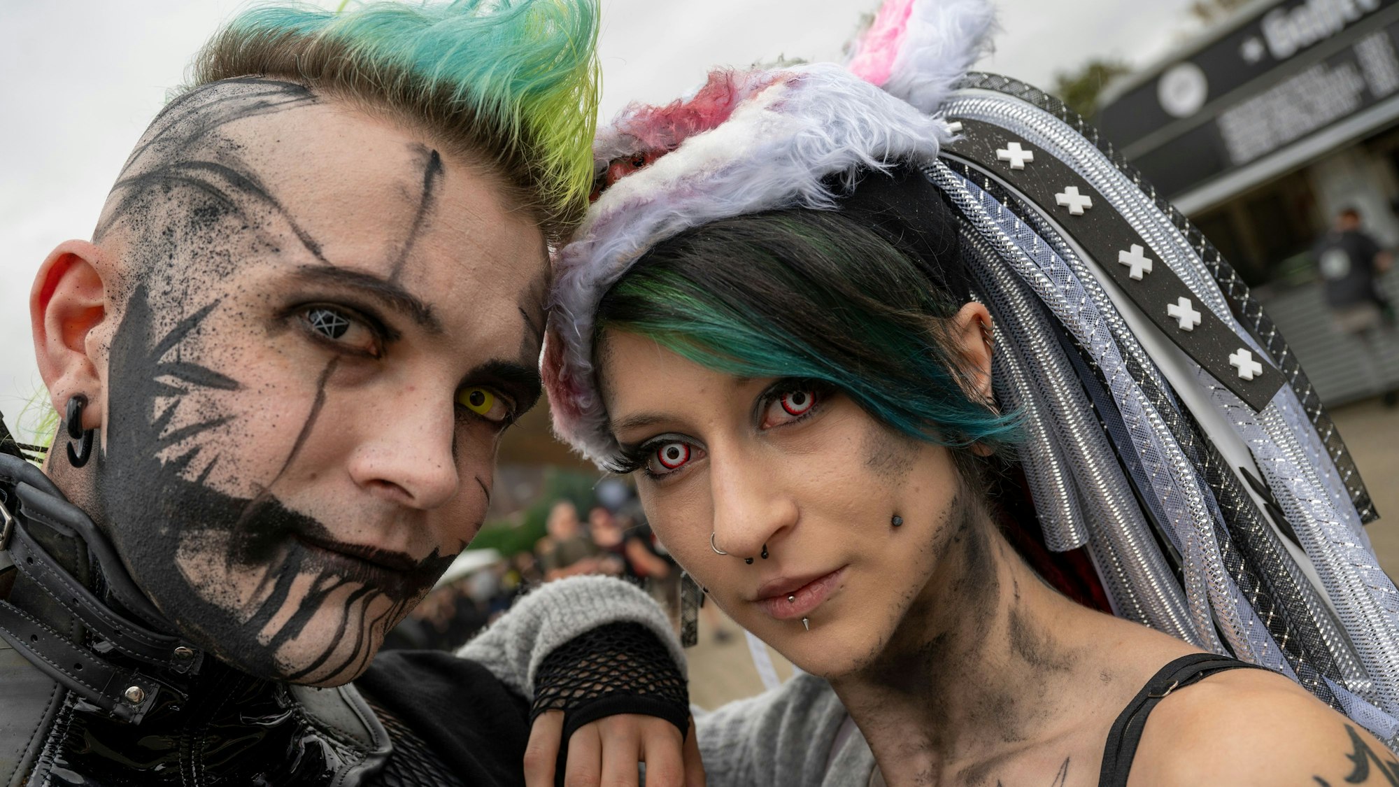 Laura und „Elektropunker“ am Tanzbrunnen.