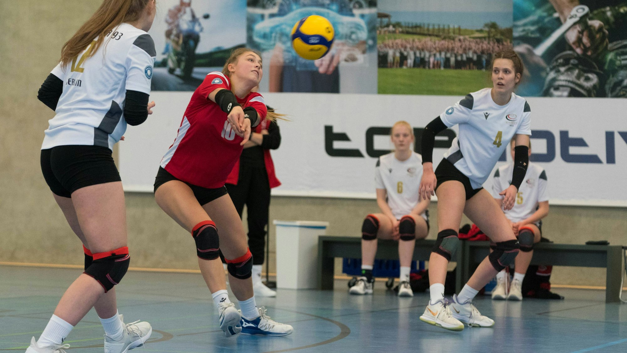 2. Frauen Volleyball Bundesliga, ETV Hamburg vs. VCO Berlin, Hamburg 13.02.2022 2. Frauen Volleyball Bundesliga, ETV Hamburg e.V. vs. VCO Berlin, Tessa Mueller 10 VCO Berlin *** 2 Women Volleyball Bundesliga, ETV Hamburg vs VCO Berlin, Hamburg 13 02 2022 2 Women Volleyball Bundesliga, ETV Hamburg e V vs VCO Berlin, Tessa Mueller 10 VCO Berlin Copyright: xBEAUTIFULxSPORTS/Mohwinkelx