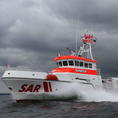 Ein Segler wird seit mehreren Tagen nach einem Zwischenfall in der Lübecker Bucht in der Ostsee vermisst. Der Seenotrettungskreuzer „Felix Sand“ der DGzRS übernahm dabei die Einsatzleitung.