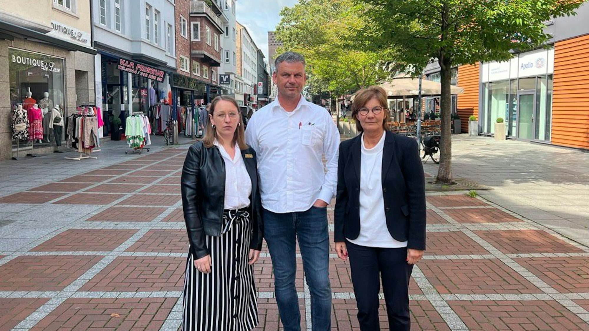 Nicole Giese (l.), Andreas Peck und Regina Hall-Papachristopoulos setzen sich für verkaufsoffene Sonntage ein.
