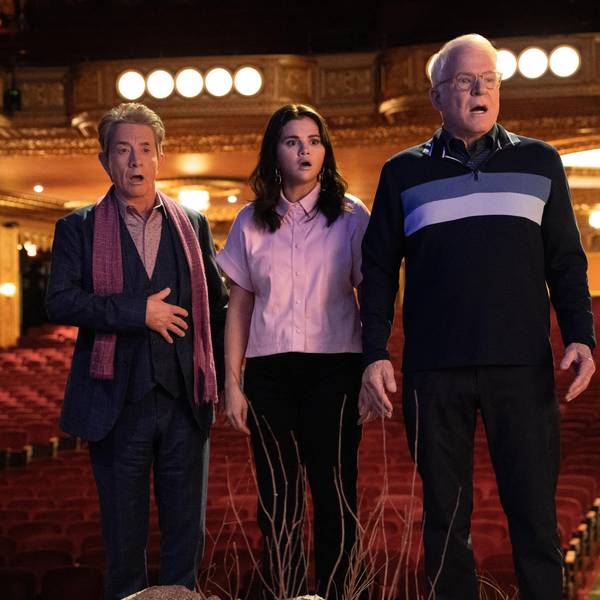 Oliver (Martin Short), Mabel (Selena Gomez) und Charles (Steve Martin) in einer Szene aus «Only Murders in the Building» (Episode «Thirty», undatiert). Die dritten Staffel von «Only Murders in the Building» steht ab 08.08.2023 bei Disney+ zur Verfügung.