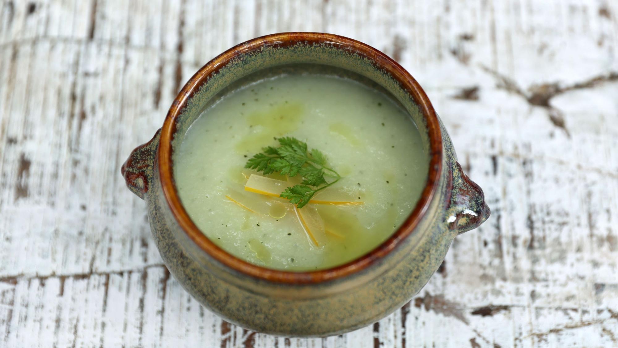 Melonenkaltschale auf einem Tisch