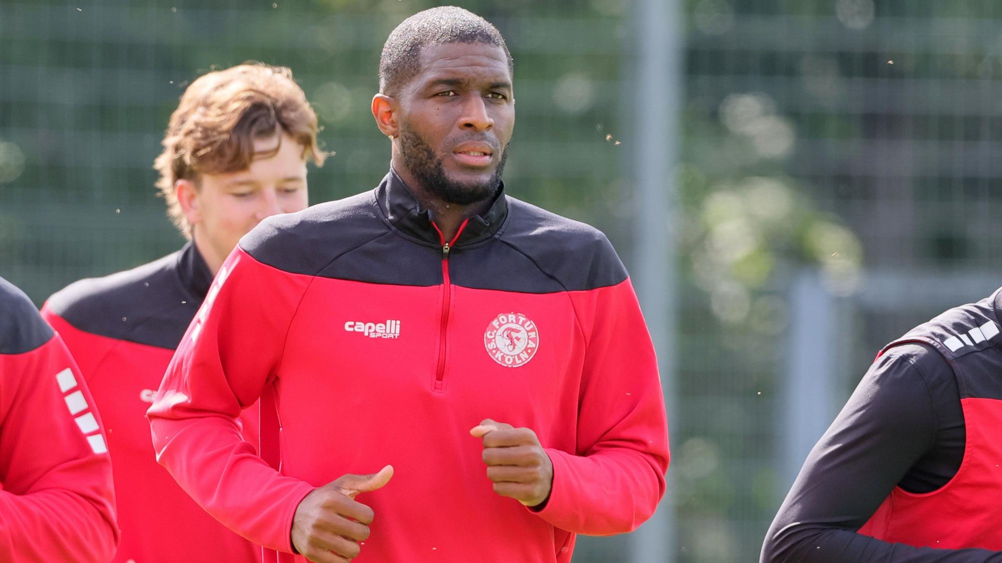 SC Fortuna Köln , 4.Liga, Training, Trainingsgast Anthony Modeste, Bild: Herbert Bucco