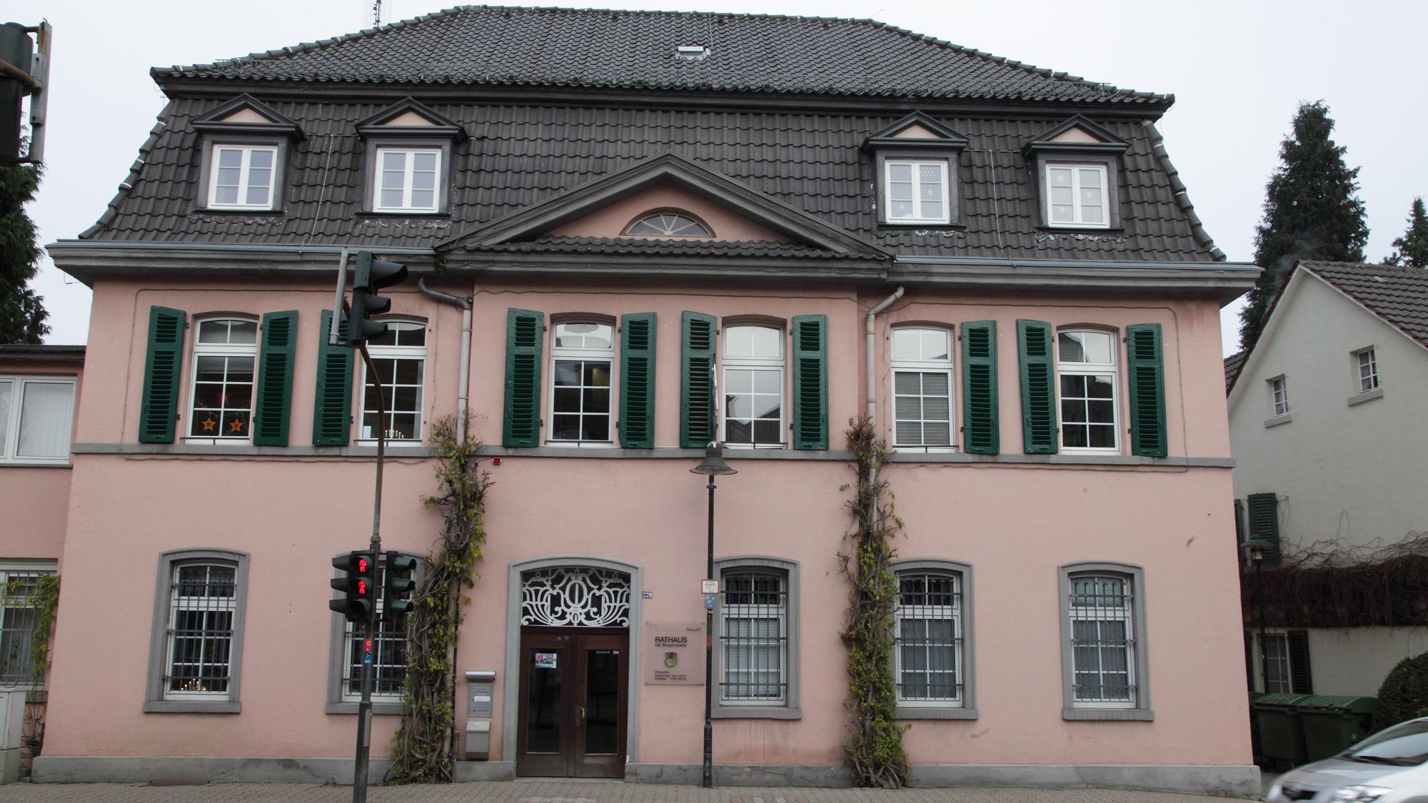 Die Debatte über die gestiegenen Personalkosten der Stadt Rösrath geht weiter - bei Bürgermeisterin Bondina Schulze im Rathaus (Foto) wie auch im Stadtrat.