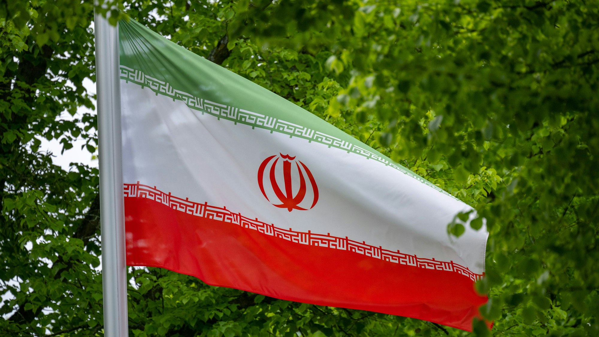 Mehrere US-Bürger sind am Donnerstag aus einem Gefängnis in der iranischen Hauptstadt Teheran entlassen worden.