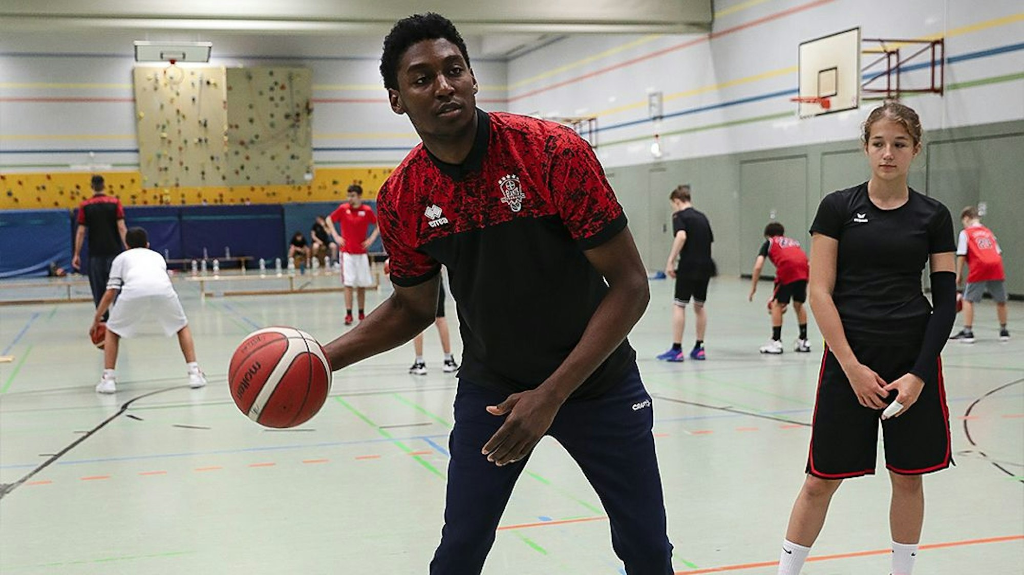 CJ Oldham beim Sommercamp der Bayer Giants