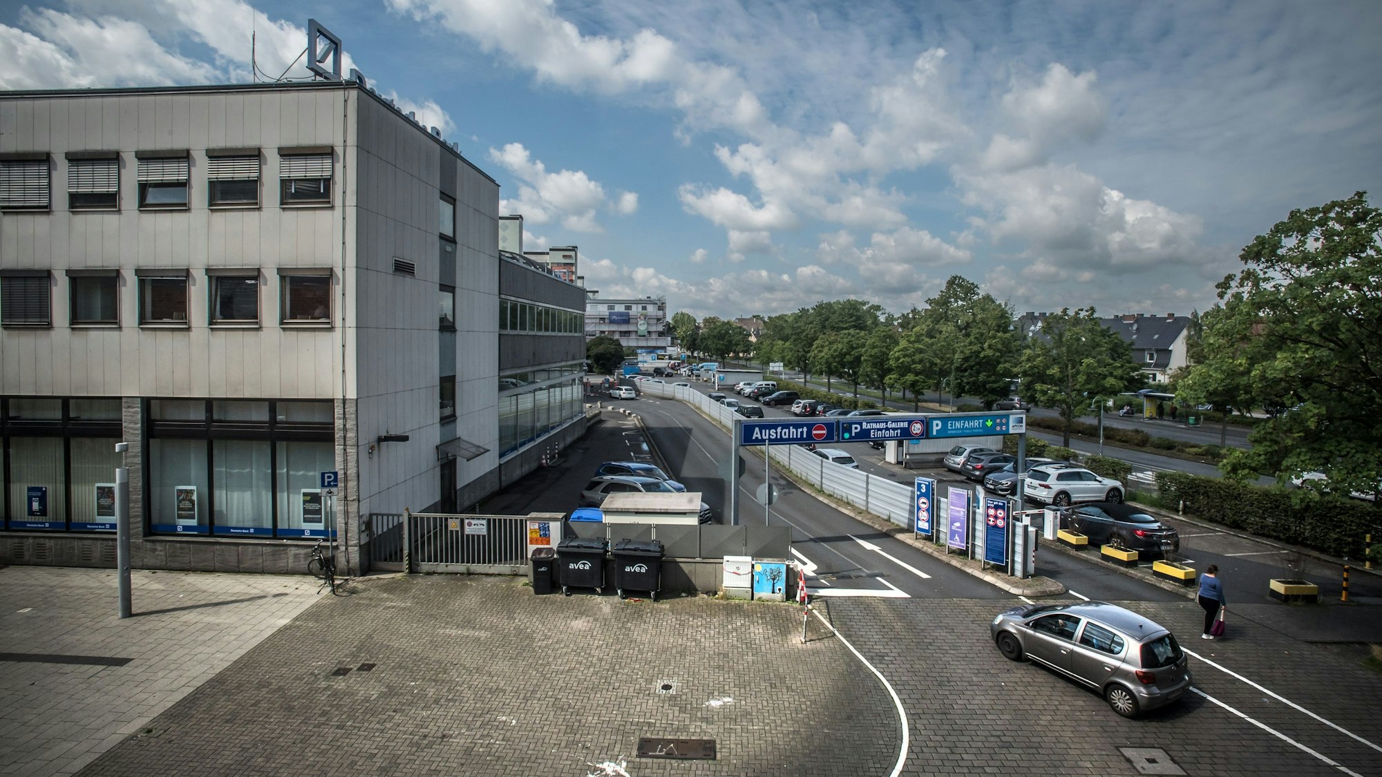 Parkplatz, wollen Investoren ein Hotel und Wohnungen, unten Geschäfte, bauen Foto: Ralf Krieger