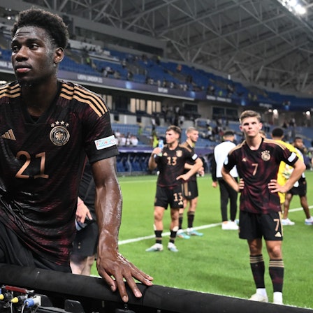 Deutschlands U21-Spieler Faride Alidou (l.) nach einem EM-Vorrundenspiel im Juni 2023.
