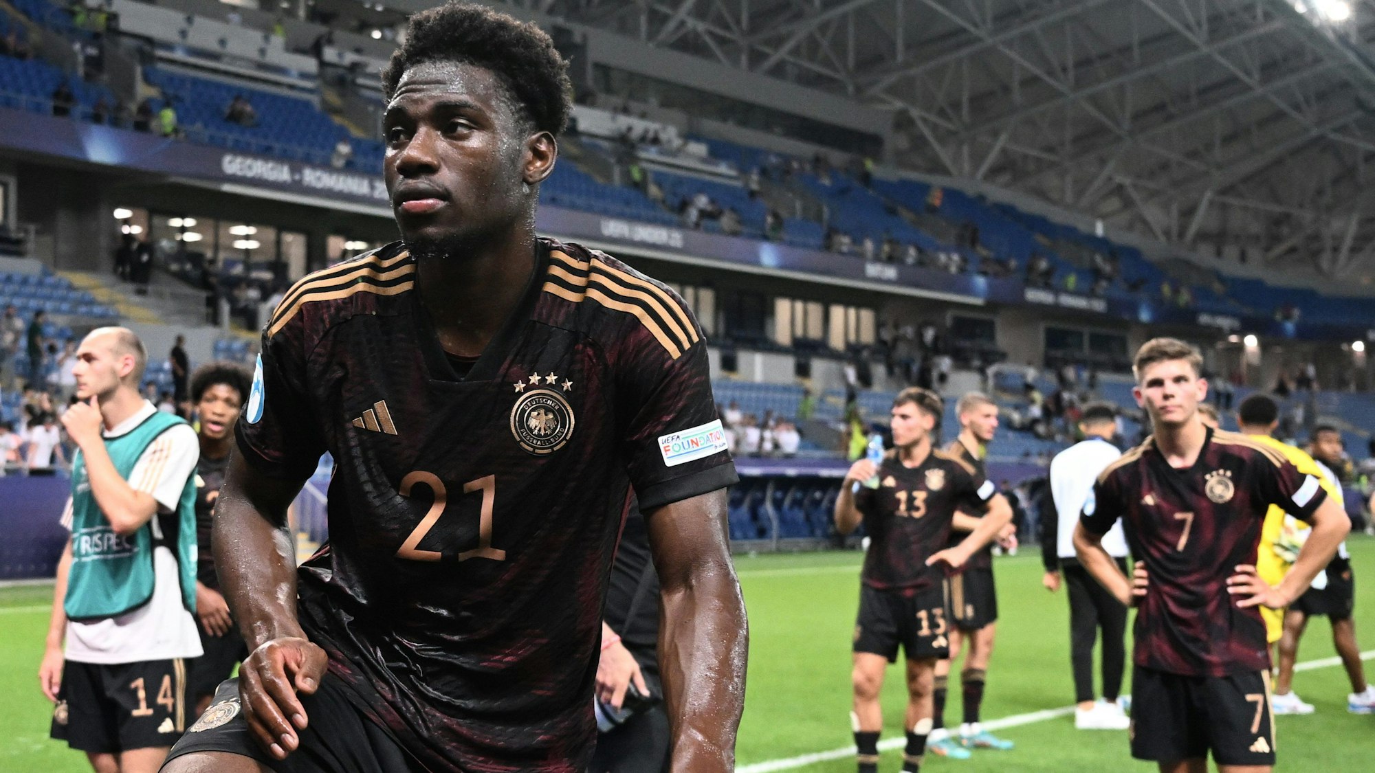 Deutschlands U21-Spieler Faride Alidou (l.) nach einem EM-Vorrundenspiel im Juni 2023.