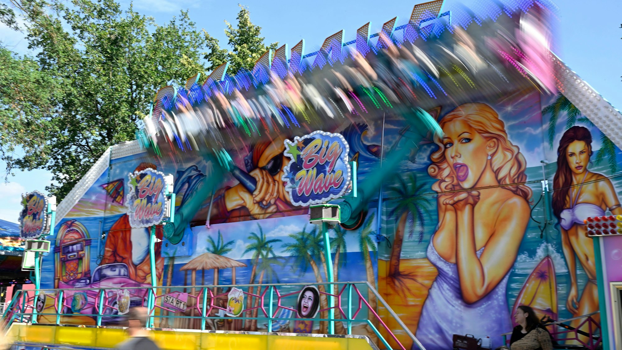 Auch eine Kirmes gehört beim Stadtfest in Overath mit zum Programm.