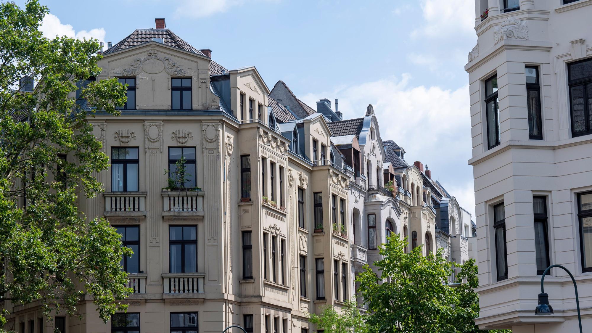 25.07.2023, Köln: Das Wohnen in Altbauten ist beliebt. Agnesviertel Foto: Uwe Weiser