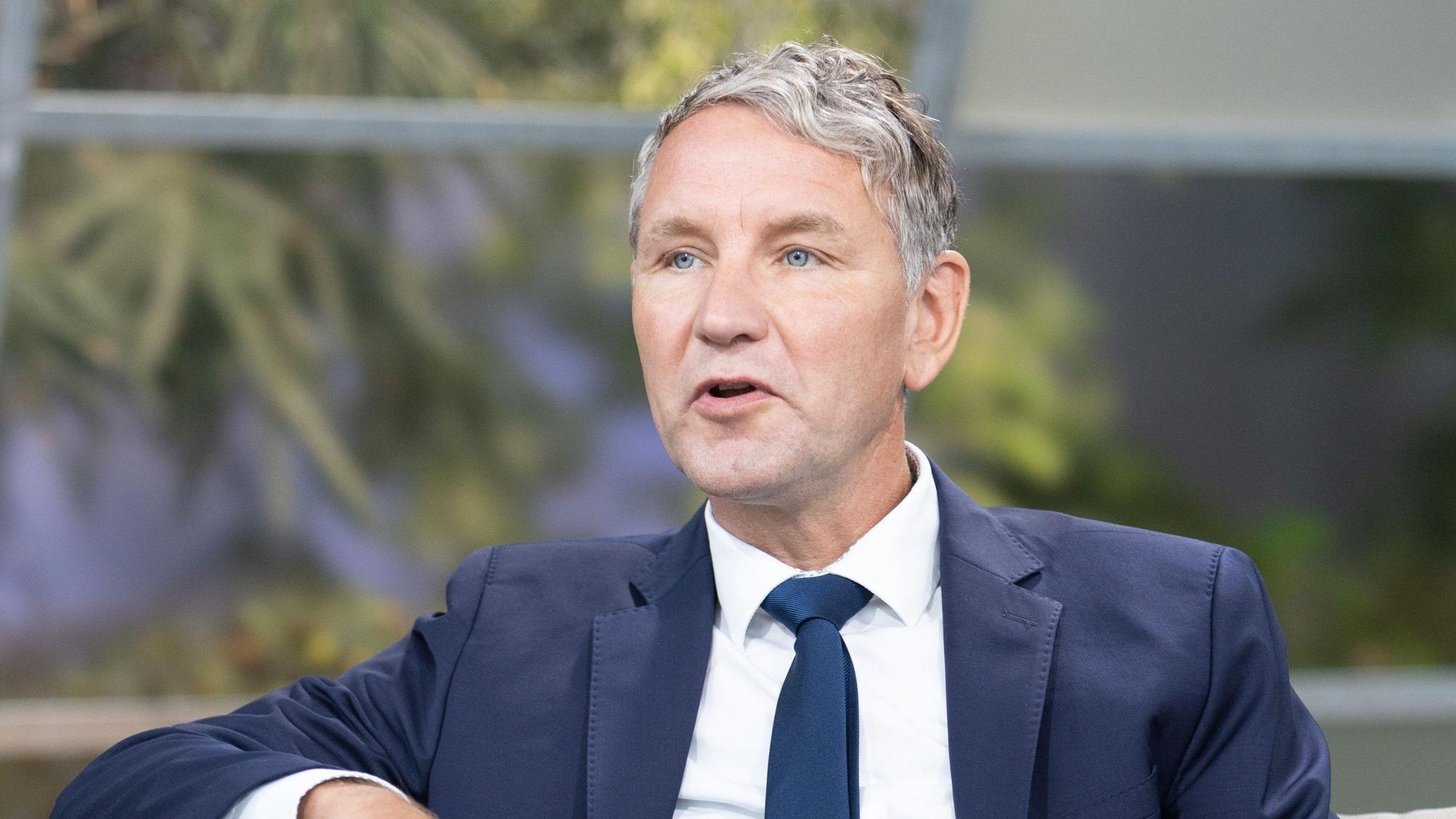 Die vom Mitteldeutschen Rundfunk (MDR) herausgegebene Aufnahme zeigt Björn Höcke, Vorsitzender der AfD-Landtagsfraktion in Thüringen, während des Sommerinterviews des MDR Thüringen. Höcke sprach über Inklusion als „Ideologieprojekt“.