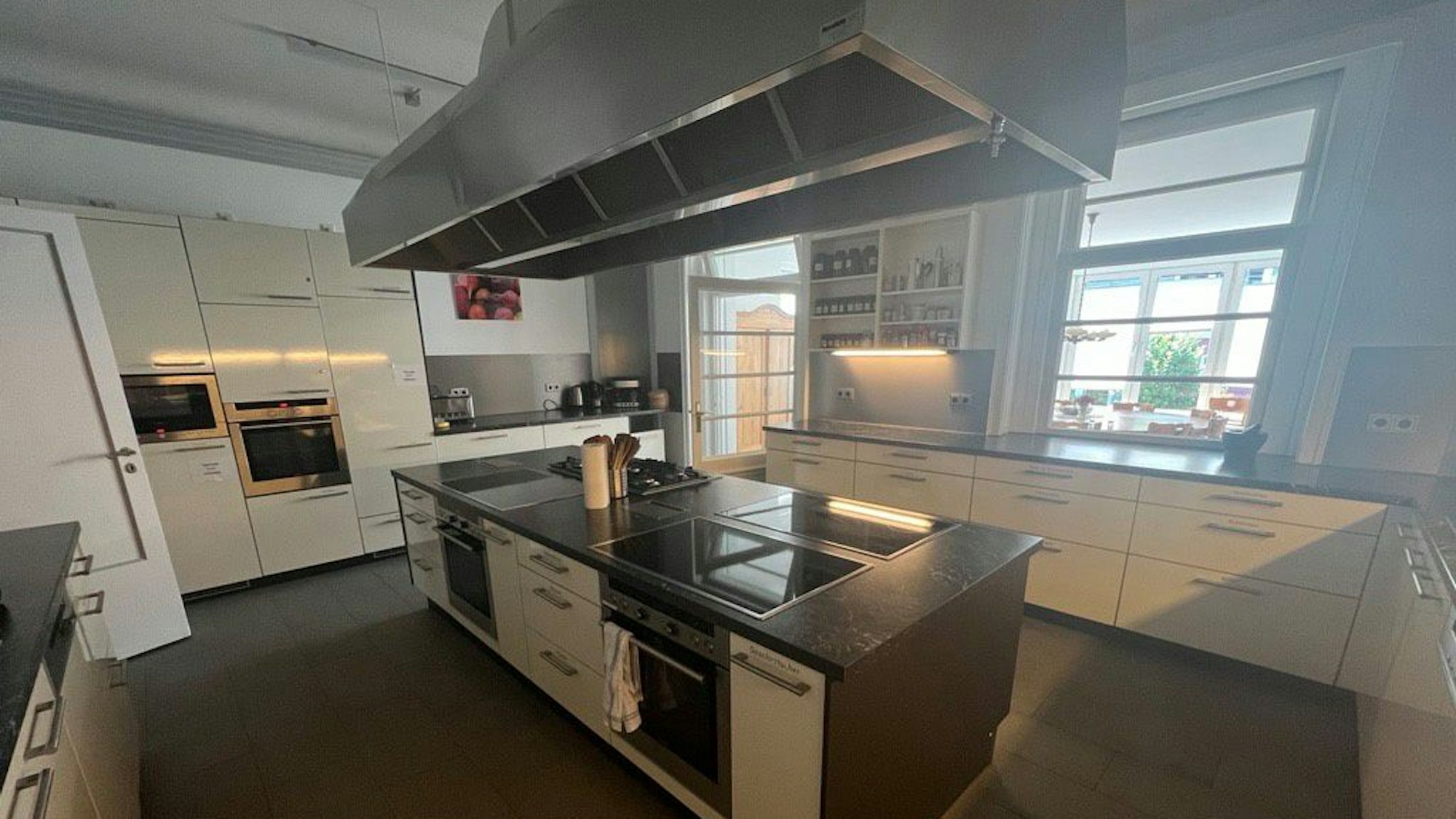 In der frisch renovierten Küche des Awo Familienseminars finden Kochkurse mit unterschiedlichen Schwepunktthemen statt.