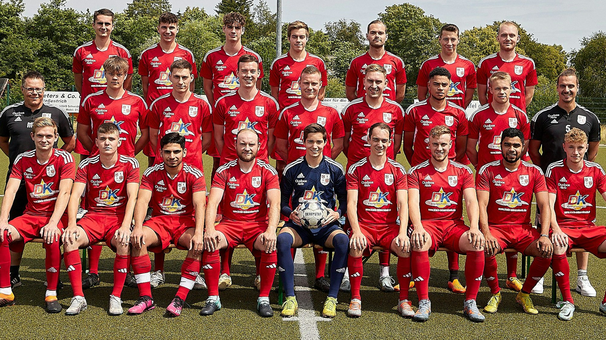 Das Bild zeigt die erste Mannschaft der Spielgemeinschaft Dahlem-Schmidtheim