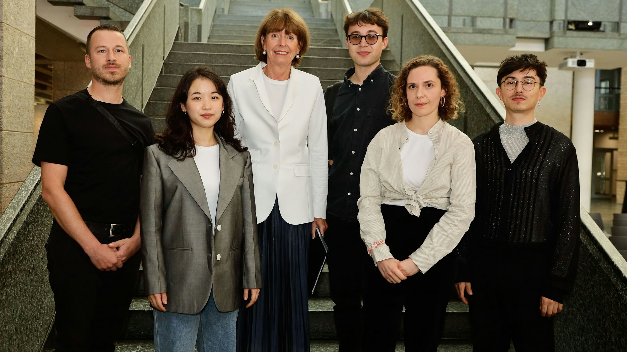 V.l.n.r. alle Preisträger: Mathias Weinfurter, Yoora Park, Laudatio und Verleihung von Oberbürgermeisterin Henriette Reker, Fabian Dudek, Thea Mantwill und Nicolas Berge.