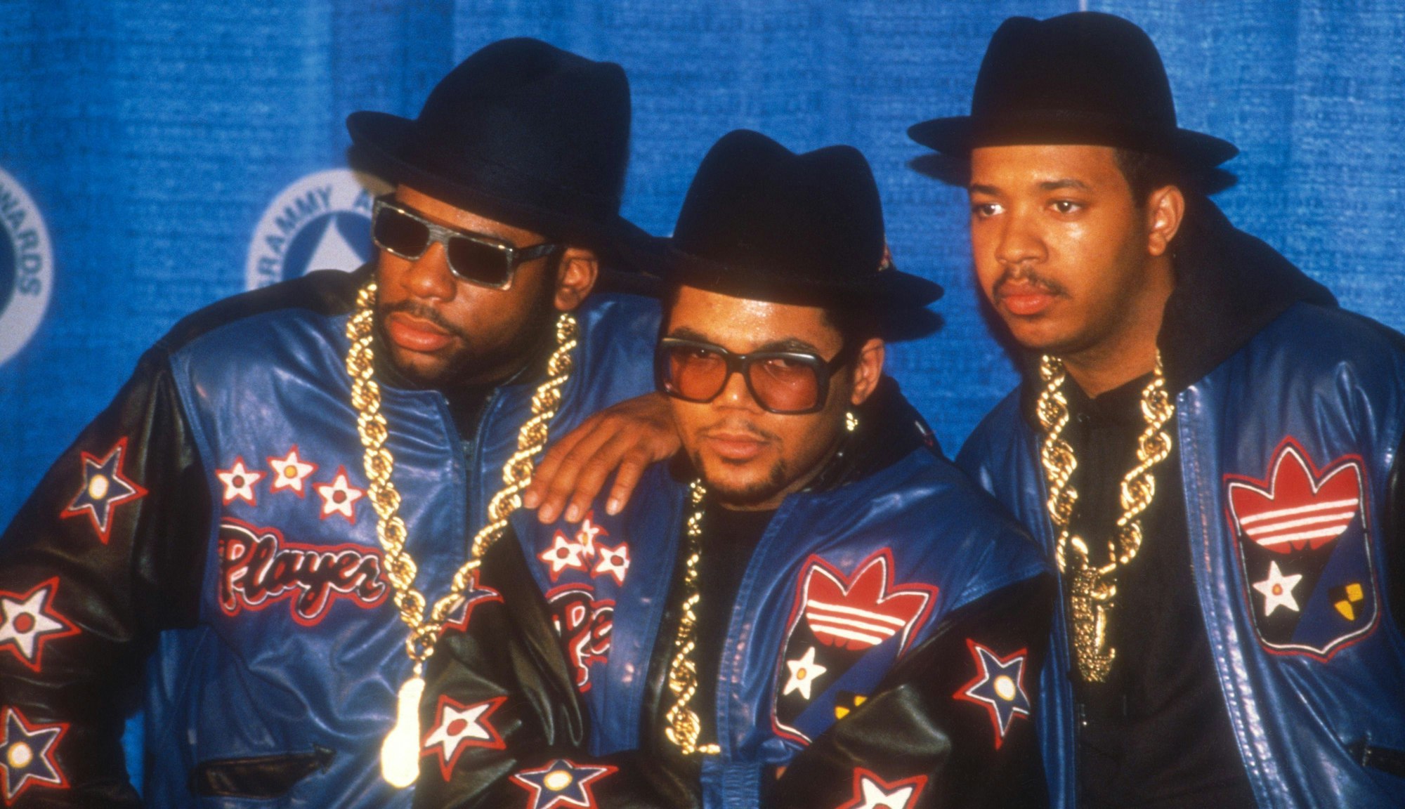 Run-D.M.C. bei der 30. jährlichen Grammy-Verleihung am 2. März 1988 in der Radio City Music Hall, New York City